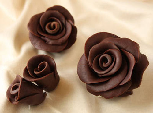 Hướng Dẫn Bắt Hoa Hông Bằng Chocolate – CTY TNHH ĐỒNG TIẾN VIỆT NAM