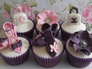 Top mẫu bánh quy, cupcake, pop cake thiết kế tinh tế cho sinh nhật vui tươi của những người phụ nữ