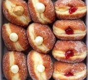 Cách làm và công thức bánh donut men tự nhiên - Sourdough Doughnuts