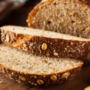 Bánh mì nguyên cám là gì?Tại sao bánh mì trắng không tốt? Tại sao ngũ cốc rất nhiều tinh bột mà lại gọi là ngũ cốc ăn kiêng? Tại sao men tự nhiên tốt hơn men công nghiệp?