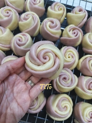 Cách làm bánh bao hoa hồng khoai lang