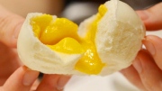 Bánh bao nhân trứng sữa phô mai ngon tuyệt từ Nathan food