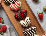 Cách làm dâu tây socola hình trái tim cực kì đơn giản tặng người yêu Valentine