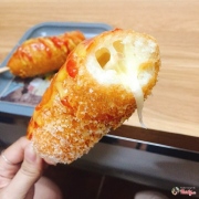 Xúc xích phô mai kéo sợi dai dai béo ngậy - Cách làm Hotdog phô mai kéo sợi Hàn Quốc