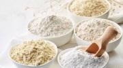 So sánh sự khác biệt giữa bột mì đa dụng (all purpose flour), bột bánh mì (bread flour), bột bánh (pastry flour), và bột bánh bông lan (cake flour).