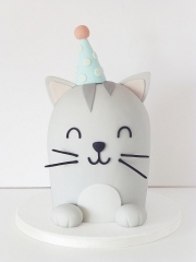 Bánh gato sinh nhật đặt online tại Hunnie cake bên ngoài có giống ảnh không?