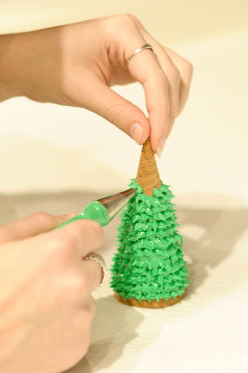 Loi chuc hay nhat  Làm cây thông Noel bằng vỏ kem ốc quế tuyệt đẹp